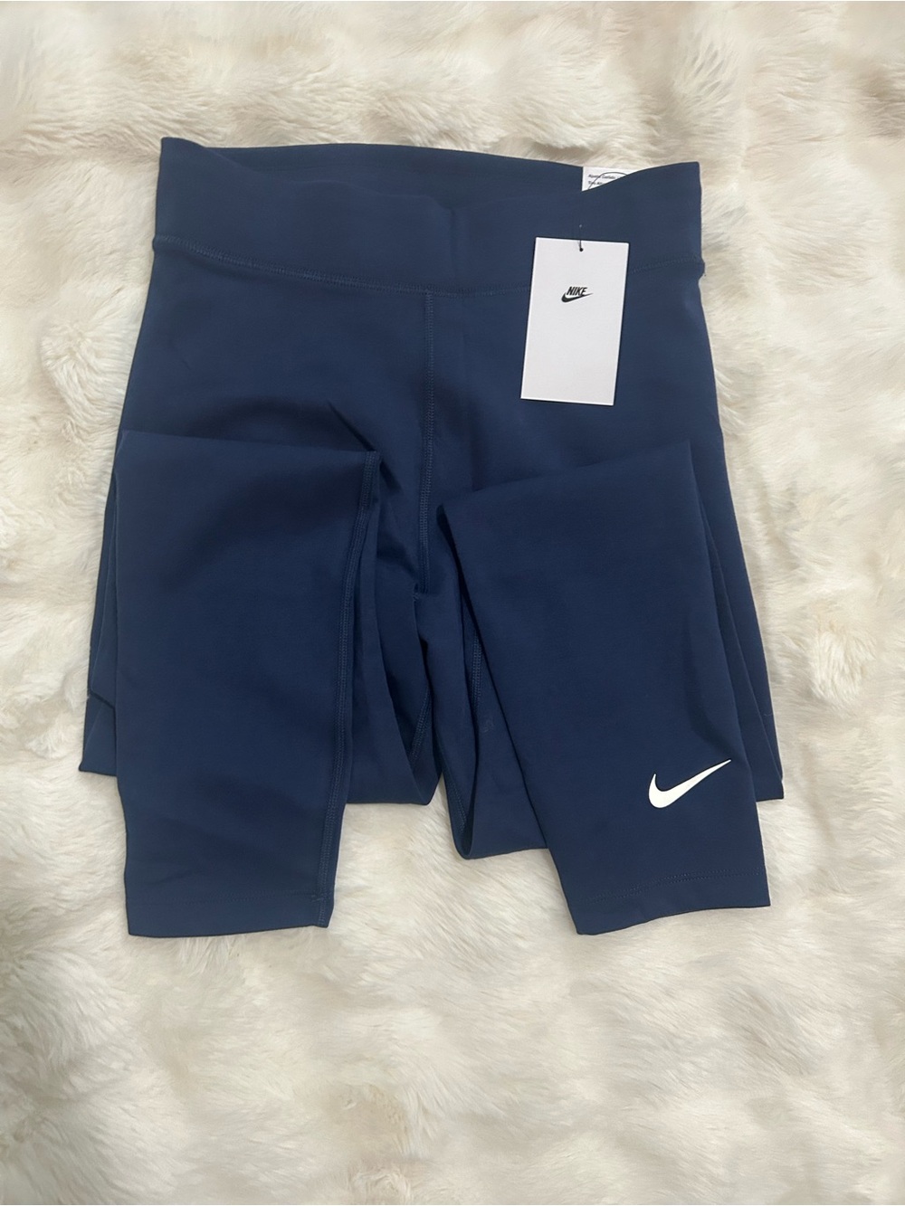 NWT Woman’s Navy Blue Nike Tight Fit High Rise leggings